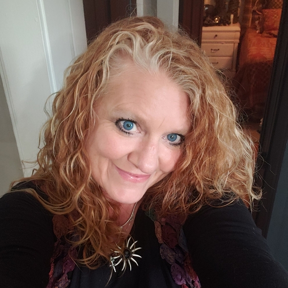 Meet your Posher, Carla - Picture 3 of 5